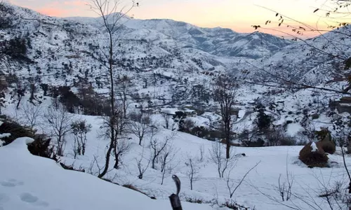 पहाड़ों पर बर्फबारी, एनसीआर में बारिश, बढ़ेगी ठंड, पारे में गिरावट शुरू पहाड़ों पर बर्फबारी, एनसीआर में बारिश, बढ़ेगी ठंड, पारे में गिरावट शुरू