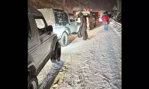 Shimla में मौसम की पहली बर्फबारी, हिमाचल प्रदेश में ठंड बढ़ी