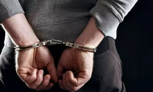 Gonda: चोरी के आरोप में बांग्लादेशी नागरिक को किया गिरफ्तार Gonda: चोरी के आरोप में बांग्लादेशी नागरिक को किया गिरफ्तार