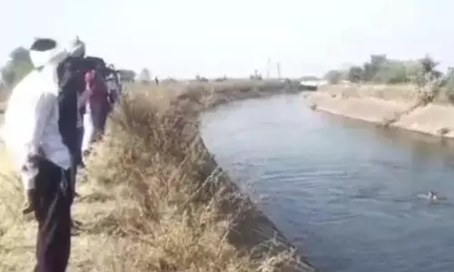 MP News: स्कूटी सवार मां-बेटी नर्मदा नहर में गिरी MP News: स्कूटी सवार मां-बेटी नर्मदा नहर में गिरी