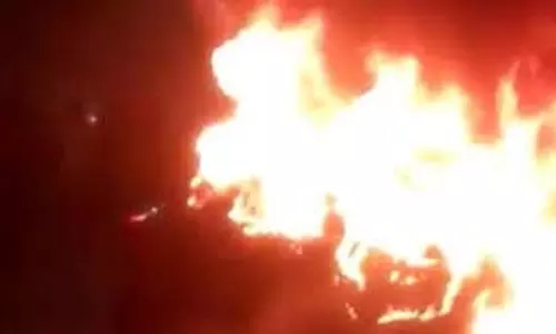 Kullu: कमरे में रखे पेट्रोल के डिब्बे में लगी आग, 5 झुलसे Kullu: कमरे में रखे पेट्रोल के डिब्बे में लगी आग, 5 झुलसे