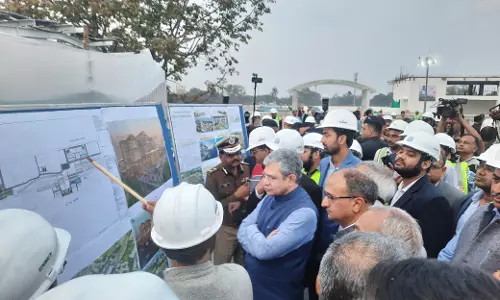 रेल मंत्री अश्विनी वैष्णव ने लिया महाकुंभ की तैयारी का जायजा
