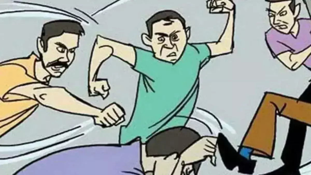 Rampur: युवक को कमरे में बंधक बनाकर मारपीट, पुलिस से कार्रवाई की मांग