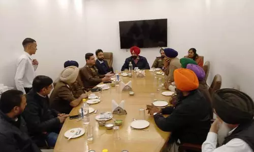 किसान नेताओं और Haryana के अधिकारियों के बीच बातचीत, गतिरोध बरकरार