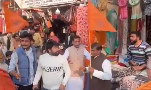 Haryana : गीता महोत्सव में कश्मीरी विक्रेता पर हमला Haryana : गीता महोत्सव में कश्मीरी विक्रेता पर हमला