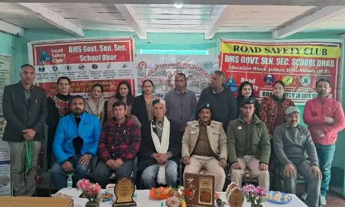 Dhar के स्कूली विद्यार्थियों को सड़क सुरक्षा की जानकारी दी गई Dhar के स्कूली विद्यार्थियों को सड़क सुरक्षा की जानकारी दी गई