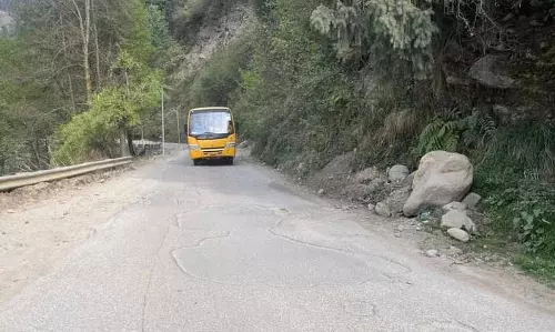 Kullu-Naggar-Manali लेफ्ट बैंक सड़क चौड़ीकरण का इंतजार कर रही