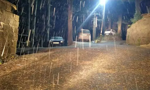 Shimla: मौसम की पहली बर्फबारी, ठंड बढ़ी