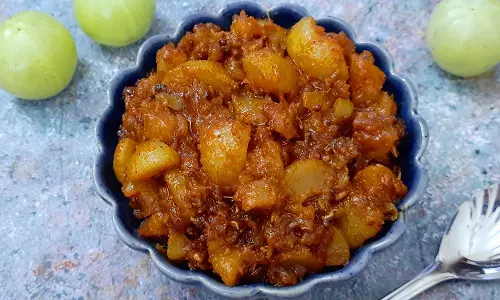 मसालेदार आंवले की चटनी बच्चों और बड़ों दोनों को पसंद आती मसालेदार आंवले की चटनी बच्चों और बड़ों दोनों को पसंद आती