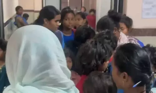 आश्रम में फूड पॉइजनिंग से हड़कंप, 9 बच्चों को ICU में कराया गया भर्ती आश्रम में फूड पॉइजनिंग से हड़कंप, 9 बच्चों को ICU में कराया गया भर्ती