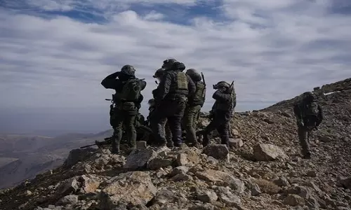 Israel ने बफर जोन पर नियंत्रण के बाद सीरिया की ओर से रणनीतिक चोटी की तस्वीरें जारी कीं Israel ने बफर जोन पर नियंत्रण के बाद सीरिया की ओर से रणनीतिक चोटी की तस्वीरें जारी कीं