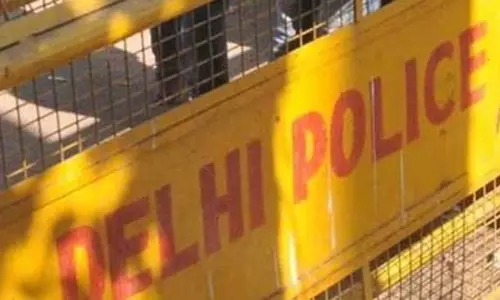 Delhi: पेइंग गेस्ट आवास की चौथी मंजिल से कूदकर दो छात्रों ने आत्महत्या की !