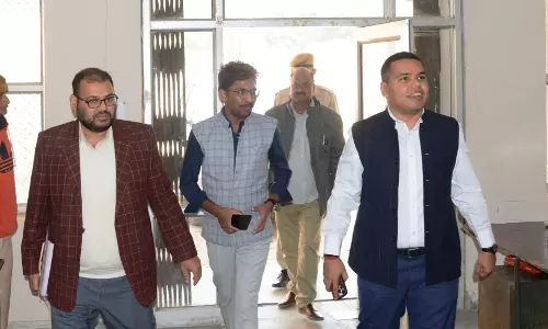 Churu: जिला कलेक्टर सुराणा ने किया सूचना एवं जनसंपर्क कार्यालय तथा सूचना केंद्र का अवलोकन
