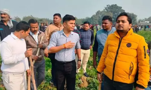 Farrukhabad : तेंदुए का ग्रामीणों के एक समूह पर हमला, एक दर्जन लोग गंभीर रूप से घायल Farrukhabad : तेंदुए का ग्रामीणों के एक समूह पर हमला, एक दर्जन लोग गंभीर रूप से घायल