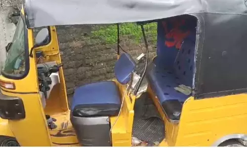 CHENNAI: बच्चे के पहले जन्मदिन के जश्न से पहले परिवार पर आई त्रासदी CHENNAI: बच्चे के पहले जन्मदिन के जश्न से पहले परिवार पर आई त्रासदी