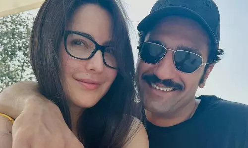 Katrina Kaif ने रोमांटिक वेकेशन से विक्की कौशल के साथ अनदेखी तस्वीर शेयर की Katrina Kaif ने रोमांटिक वेकेशन से विक्की कौशल के साथ अनदेखी तस्वीर शेयर की