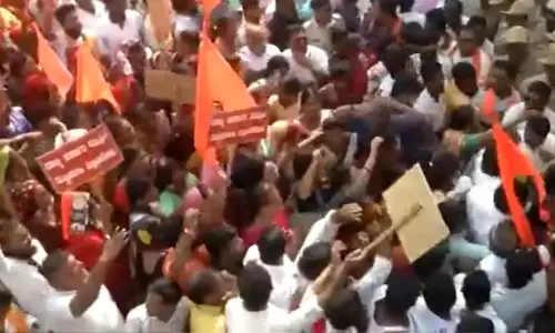 Karnataka : कक्षा 5 की छात्रा से बलात्कार के आरोपी के खिलाफ कलबुर्गी में विरोध प्रदर्शन तेज