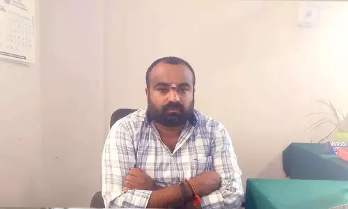 Pension Clearance में रिश्वत लेने के आरोप में खम्मम के अधिकारी को हिरासत में लिया गया
