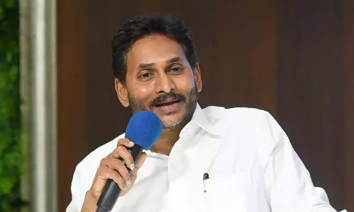 Jagan ने शिक्षा में विफलताओं को लेकर नायडू सरकार की आलोचना की