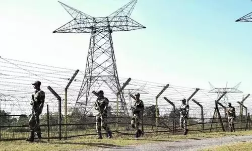 Bangladesh से भागे आतंकवादियों की भारत में घुसपैठ रोकने सेना कर रही कड़ी चौकसी Bangladesh से भागे आतंकवादियों की भारत में घुसपैठ रोकने सेना कर रही कड़ी चौकसी