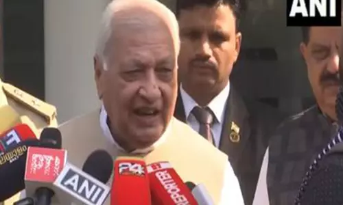 केरल के राज्यपाल ने LDF सरकार पर कटाक्ष करते हुए कही ये बात केरल के राज्यपाल ने LDF सरकार पर कटाक्ष करते हुए कही ये बात