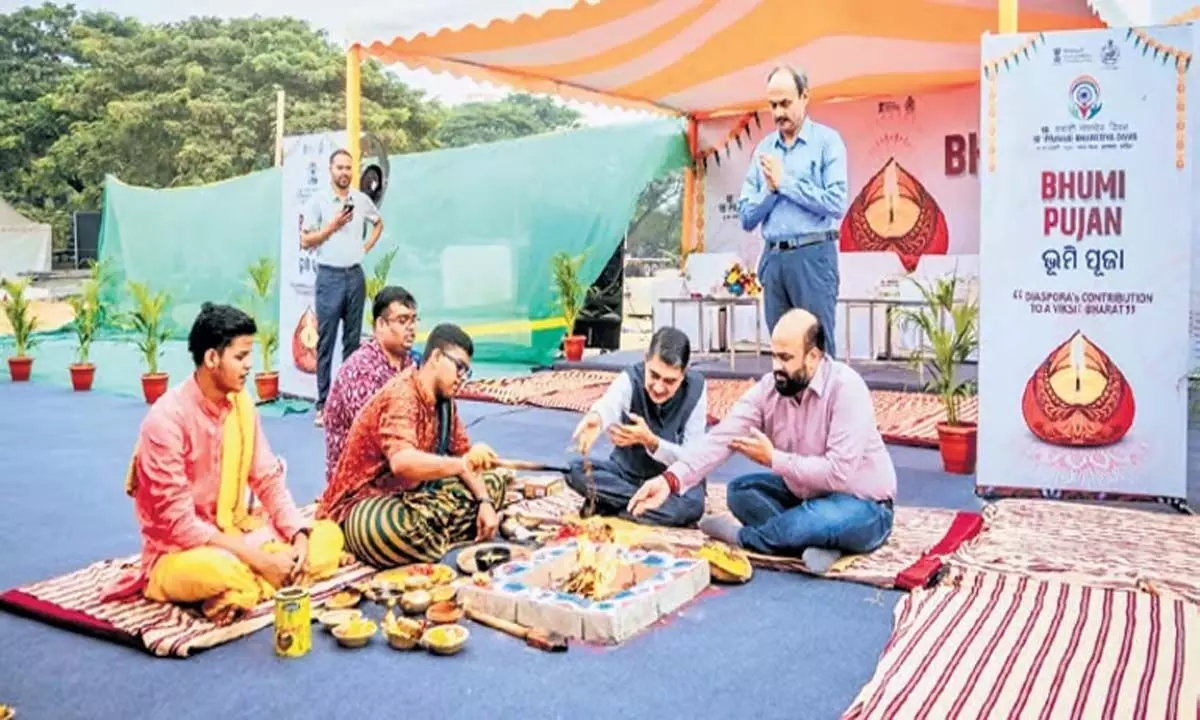 Odisha: मुख्यमंत्री माझी ने प्रवासी भारतीय सम्मेलन की तैयारियों की समीक्षा की