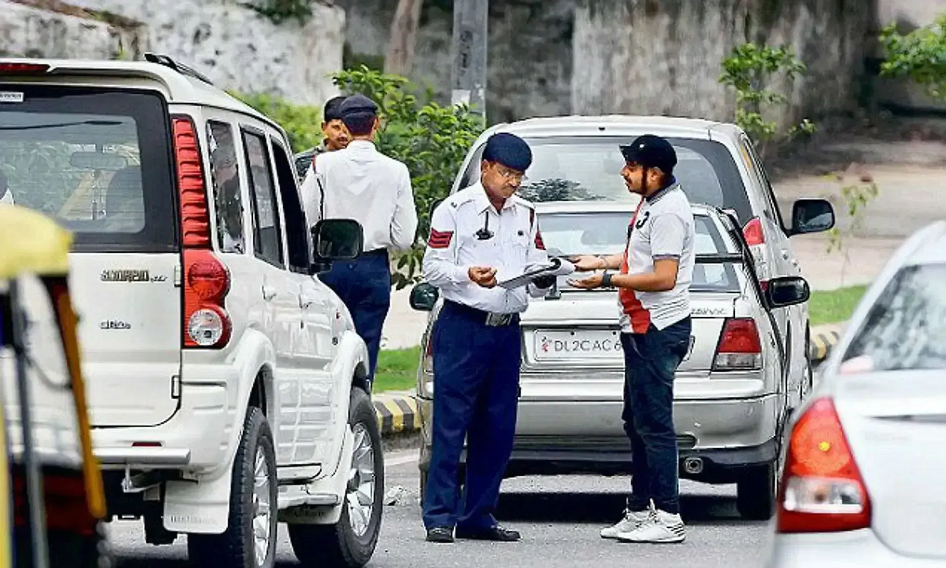 Meerut: चार लाख लोग हर महीने तोड़ रहे ट्रैफिक के नियम