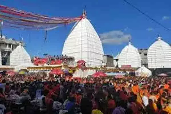 Baidyanath Mandir के गर्भगृह में छेड़छाड़ मामले में  मुख्य प्रबंधक और कर्मी पर कार्रवाई