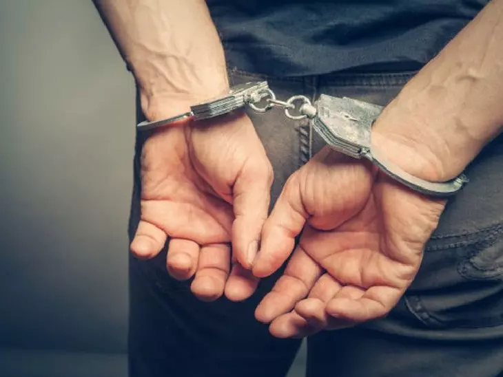Katihar: गुप्त सूचना पर छापेमारी में गांजा तस्कर समेत एक वारंटी गिरफ्तार Katihar: गुप्त सूचना पर छापेमारी में गांजा तस्कर समेत एक वारंटी गिरफ्तार
