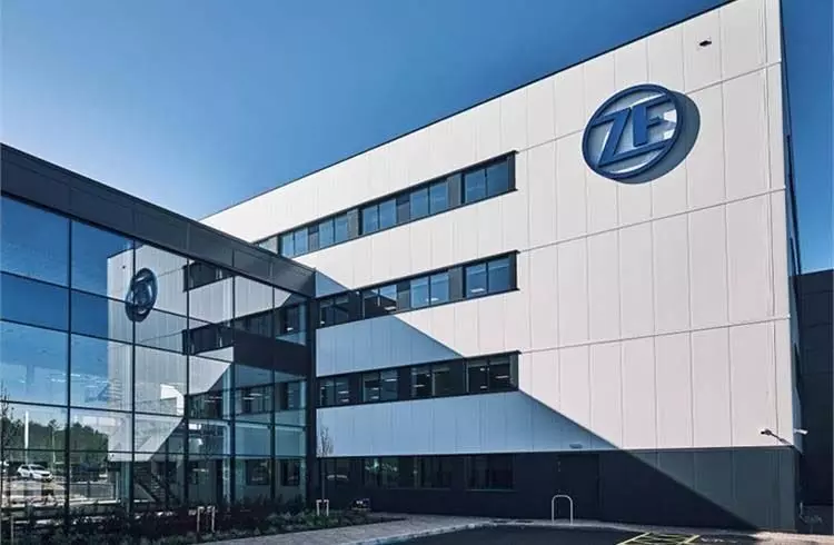 ZF कमर्शियल व्हीकल कंट्रोल सिस्टम इंडिया शेयर की कीमत में -2.47% कम