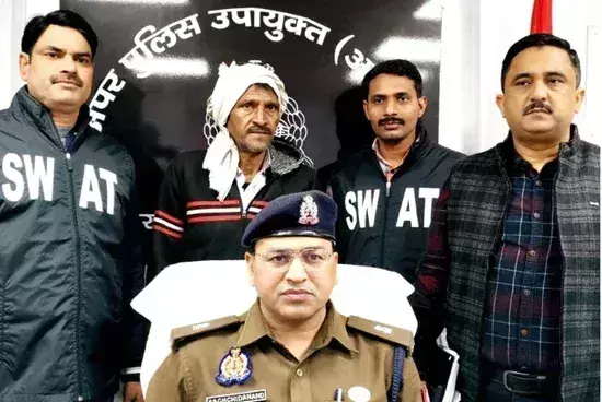 Ghaziabad: स्वाट टीम और मधुबन बापूधाम पुलिस ने 12 लाख की शराब पकड़ी