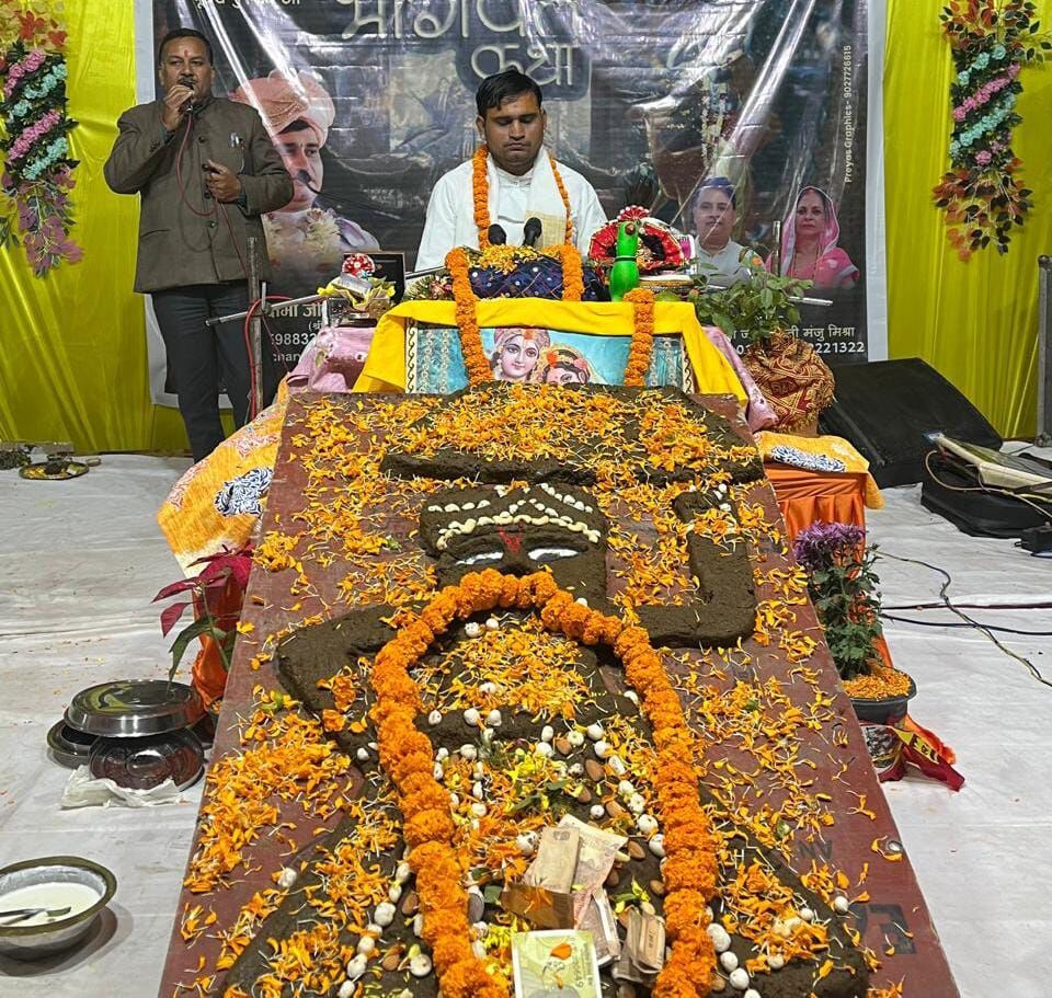 श्रीकृष्ण ने Govardhan पर्वत को अपनी ऊंगली पर धारण कर भंग किया इंद्र का मान