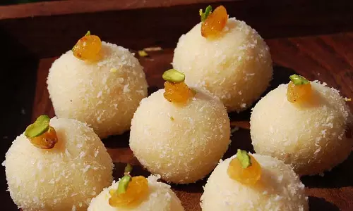 मिल्कमेड कोकोनट लड्डू : झटपट बनाएं यह डिश मिल्कमेड कोकोनट लड्डू : झटपट बनाएं यह डिश