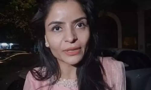गहना वशिष्ठ से सात घंटे हुई पूछताछ, राज कुंद्रा और हॉटशॉट ऐप को लेकर दिए अहम बयान गहना वशिष्ठ से सात घंटे हुई पूछताछ, राज कुंद्रा और हॉटशॉट ऐप को लेकर दिए अहम बयान