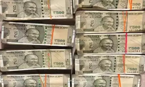 13 लाख कैश के साथ 4 फ्रॉड गिरफ्तार, कार भी जब्त