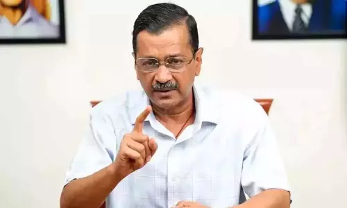 Delhi के स्कूलों में बम की धमकी: केजरीवाल ने शाह पर निशाना साधा