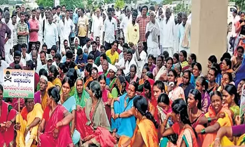 Telangana: इथेनॉल फैक्ट्री के खिलाफ प्रदर्शन करने पर 70 किसानों पर मामला दर्ज Telangana: इथेनॉल फैक्ट्री के खिलाफ प्रदर्शन करने पर 70 किसानों पर मामला दर्ज