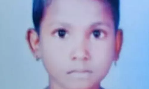 खाने में छिपकली, छात्रा की मौत