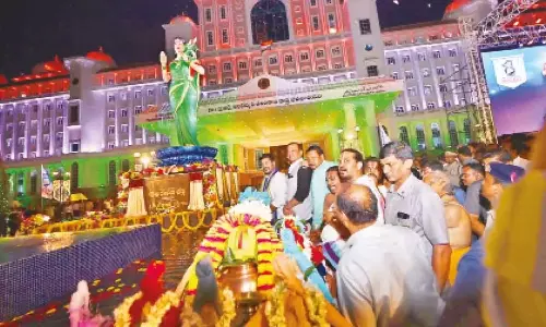 Telangana: तेलंगाना थल्ली से राजनीतिक विवाद शुरू हो गया Telangana: तेलंगाना थल्ली से राजनीतिक विवाद शुरू हो गया