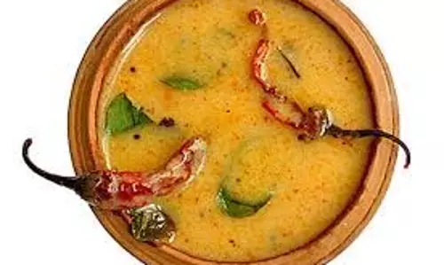 Recipe:  लंच में ट्राई करें टेस्टी राजस्थानी प्याज की कढ़ी