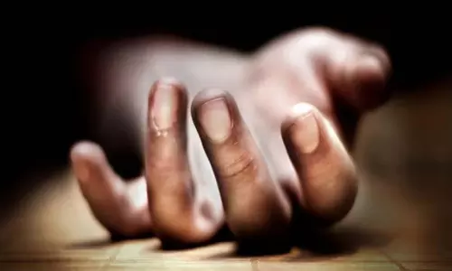 Tamil Nadu: इरोड में एक व्यक्ति ने अपने बड़े बेटे को आग के हवाले कर दिया, गिरफ्तार Tamil Nadu: इरोड में एक व्यक्ति ने अपने बड़े बेटे को आग के हवाले कर दिया, गिरफ्तार