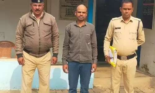 4 साल से फरार आरोपी गिरफ्तार, जगह बदलकर पुलिस को दे रहा था चकमा
