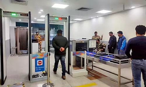 प्रतिबंधित सैटेलाइट फोन रखने के आरोप में Dehradun में अमेरिकी नागरिक गिरफ्तार प्रतिबंधित सैटेलाइट फोन रखने के आरोप में Dehradun में अमेरिकी नागरिक गिरफ्तार