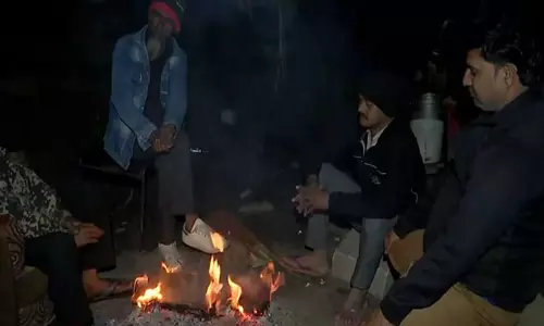 Delhi में सर्दी का कहर, तापमान 8 डिग्री सेल्सियस तक गिरा