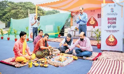 Odisha: मुख्यमंत्री माझी ने प्रवासी भारतीय सम्मेलन की तैयारियों की समीक्षा की