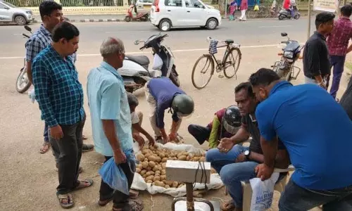आलू की आपूर्ति को उपभोक्ताओं के प्रतिरोध का सामना करना पड़ रहा