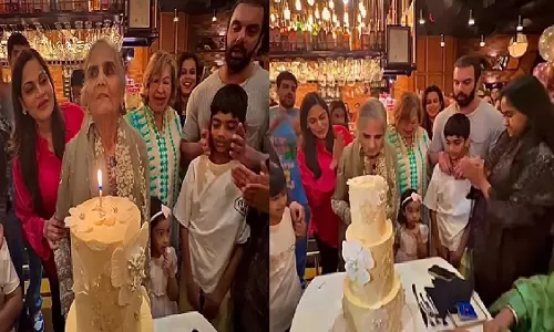 सलमा खान ने जन्मदिन पर सौतन हेलेन के साथ खूबसूरत डांस किया सलमा खान ने जन्मदिन पर सौतन हेलेन के साथ खूबसूरत डांस किया