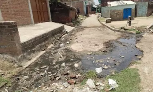 Jhansi: बुधनी मड़ावरा में सफाई व्यवस्था ध्वस्त हुई Jhansi: बुधनी मड़ावरा में सफाई व्यवस्था ध्वस्त हुई