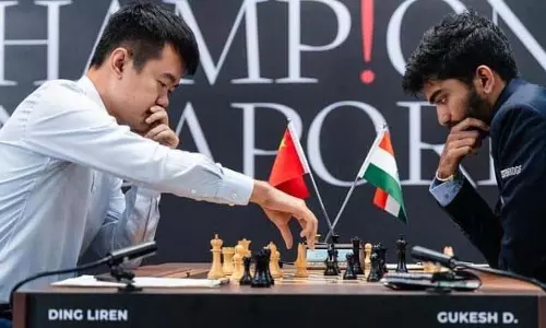 गुकेश 12वें गेम में लिरेन से हारे, दोनों खिलाड़ियों के 6-6 अंक रहे गुकेश 12वें गेम में लिरेन से हारे, दोनों खिलाड़ियों के 6-6 अंक रहे