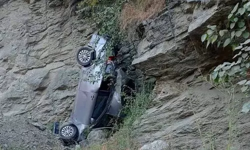 Shimla में कार दुर्घटना में दो लोगों की मौत, एक घायल